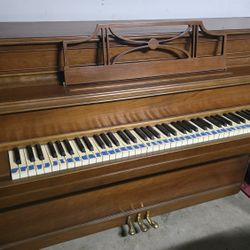 Story And Clark PIANO