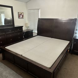 Cal King Mahogany Sleigh Bed Bedroom Set with dresser and night stands