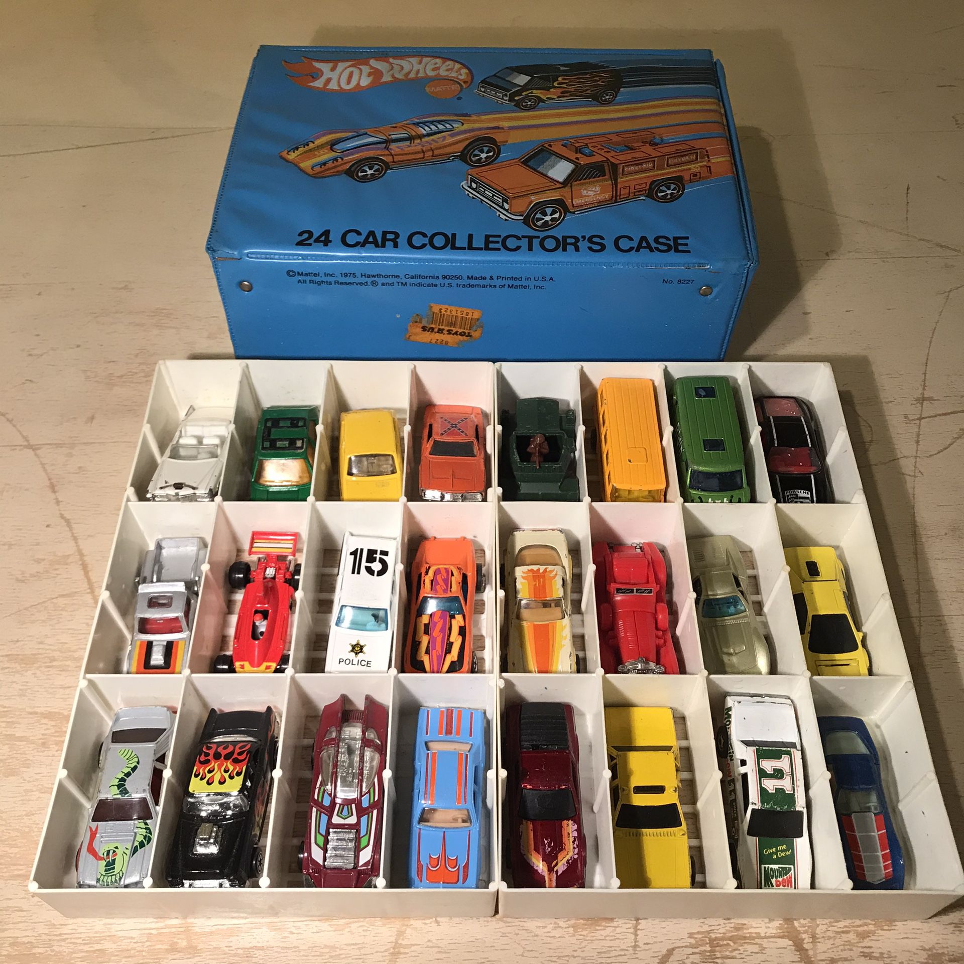 Vtg 1975 Mattel Hot Wheels Carrier Case + 24 Diecast Toy Cars