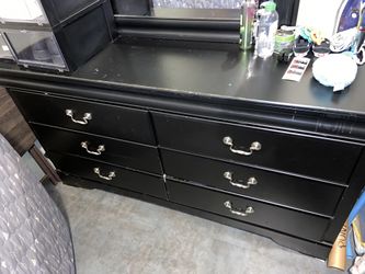 Black Dresser With Mirror