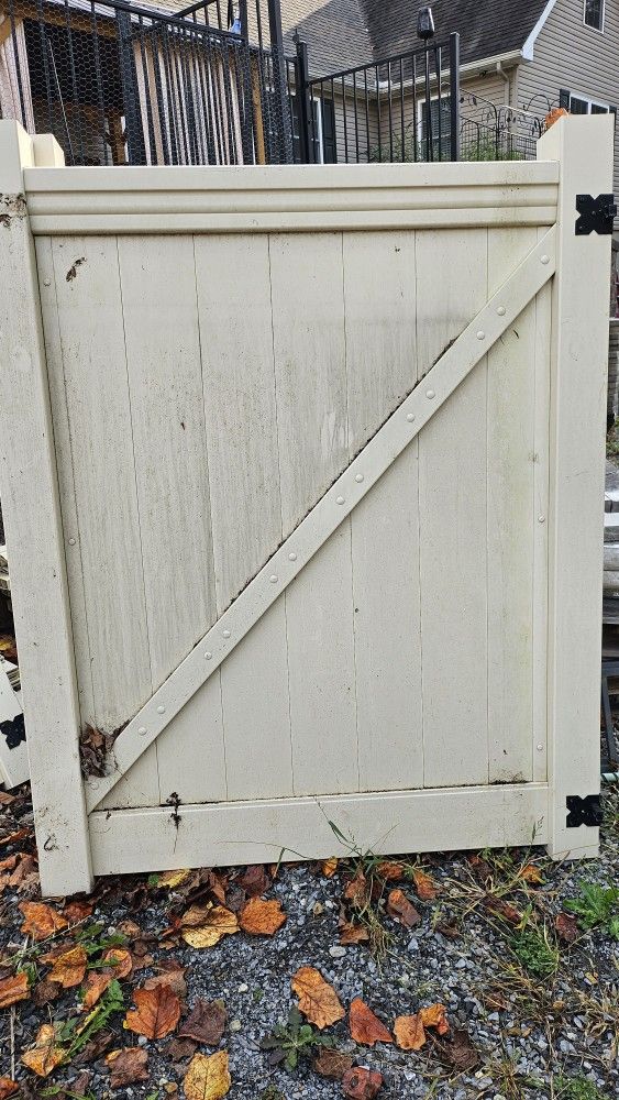 Vinyl Fence And Gates