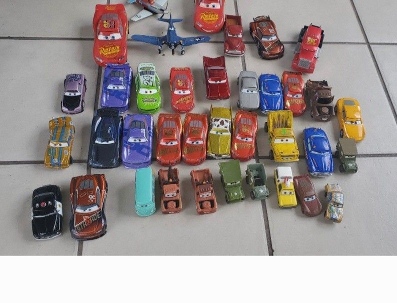 37 Die - Cast Disney Cars LOT LOOK Lighting McQueen 