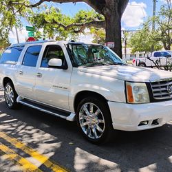 CADILLAC ESCALADE/.  YEAR 2004