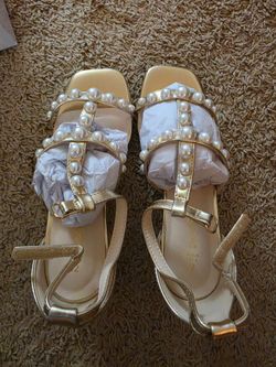 Flat heels