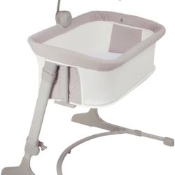 Arm’s Reach Versatile Co-Sleeper Bedside Bassinet Featuring Height-Adjustable Legs with Adjustable Feet, Mobile with Plush Hanging Toy, and Music Box 