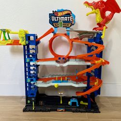 Hotwheels Ultimate Garage & 5 Cars