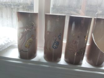 Old vintage cups super cute. I just broke one :(
