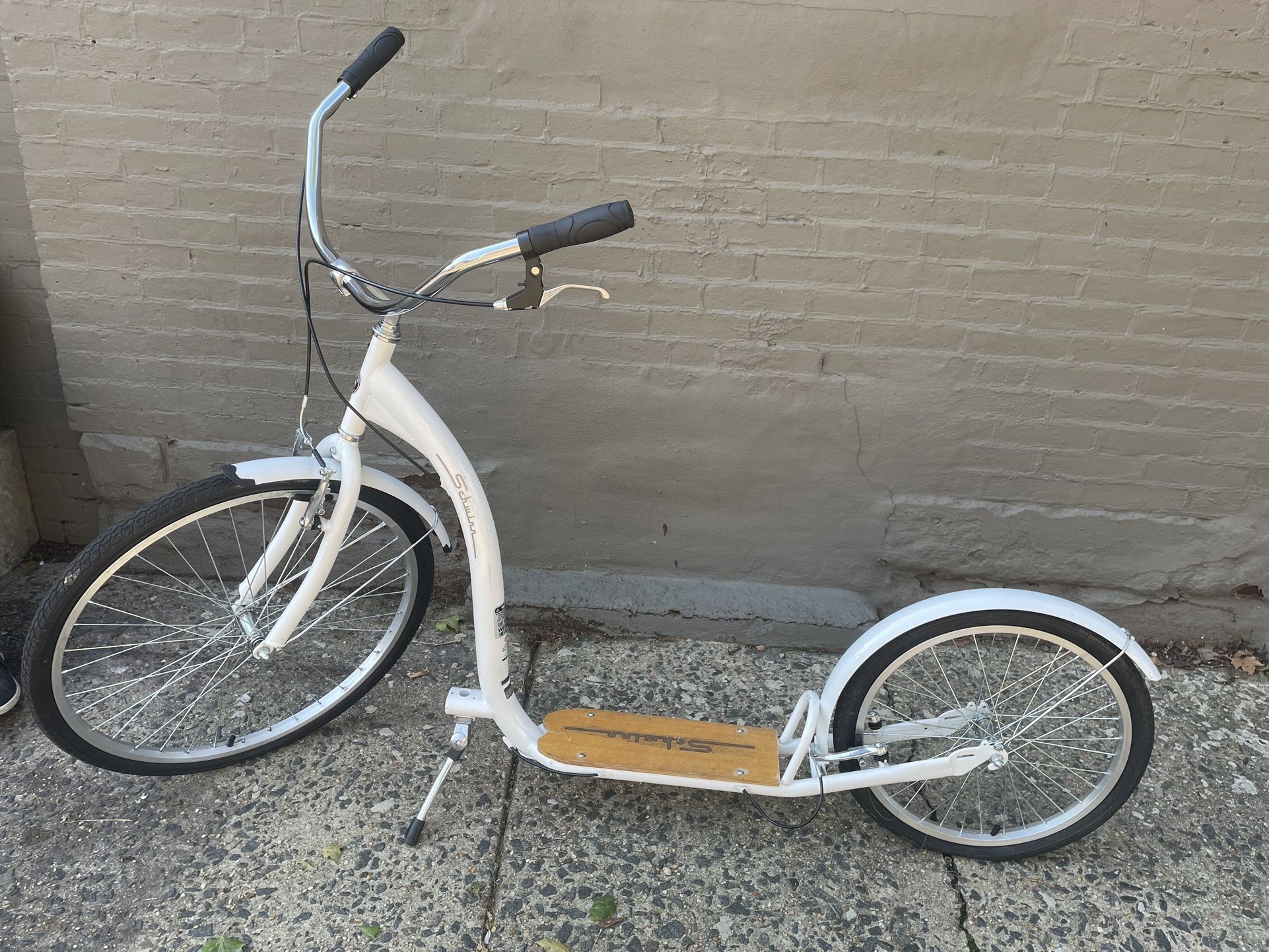 Schwinn Shuffle Adult Kick Scooter 26" Front 20" Rear Beach Cruiser Handlebars