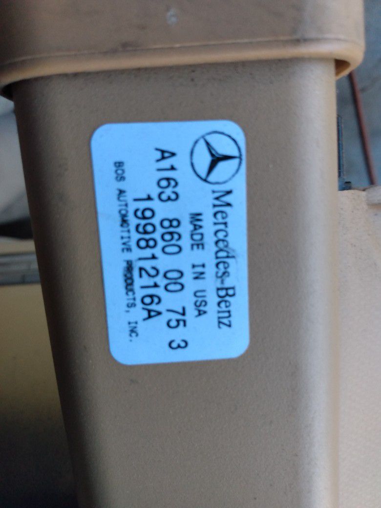 Ml320 Mercedes cargo cover has original  mfr Tag. will fit various years 1988 on