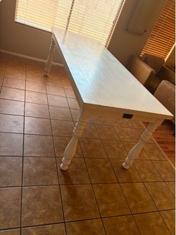 Magnolia dining table - seats 8! Beautiful table !