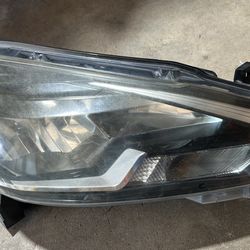 2016 2017 2018 Nissan Sentra Sedan Headlight Right Passenger Side Headlamp
