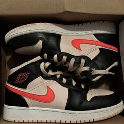 Air Jordan 1, Size 7 In Kids 