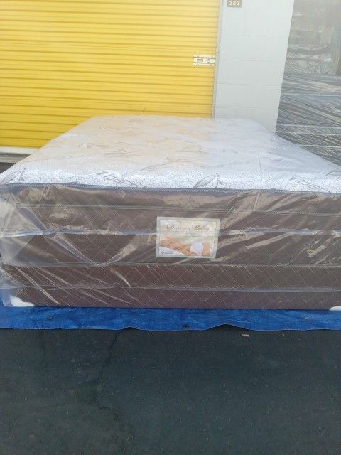 Brand New Queen Size Pillowtop Mattress Included Box Spring Free Delivery