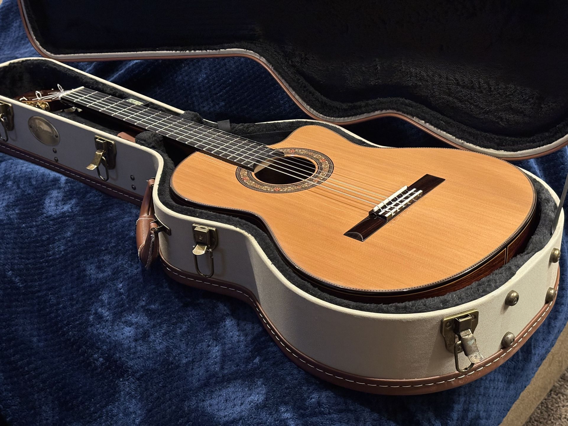 Alvarez Yairi CYM-75CE Handmade Classical Guitar CYM75ce