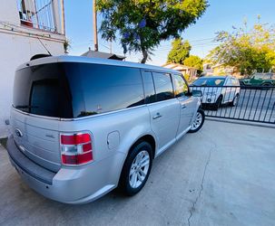 2010 Ford Flex ·SEL Sport Utility 4D 130,000 miles
