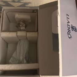 LLADRÓ- Girl With A Butterfly- Retail $700- New  No Signs Of Chipping Or Cracks