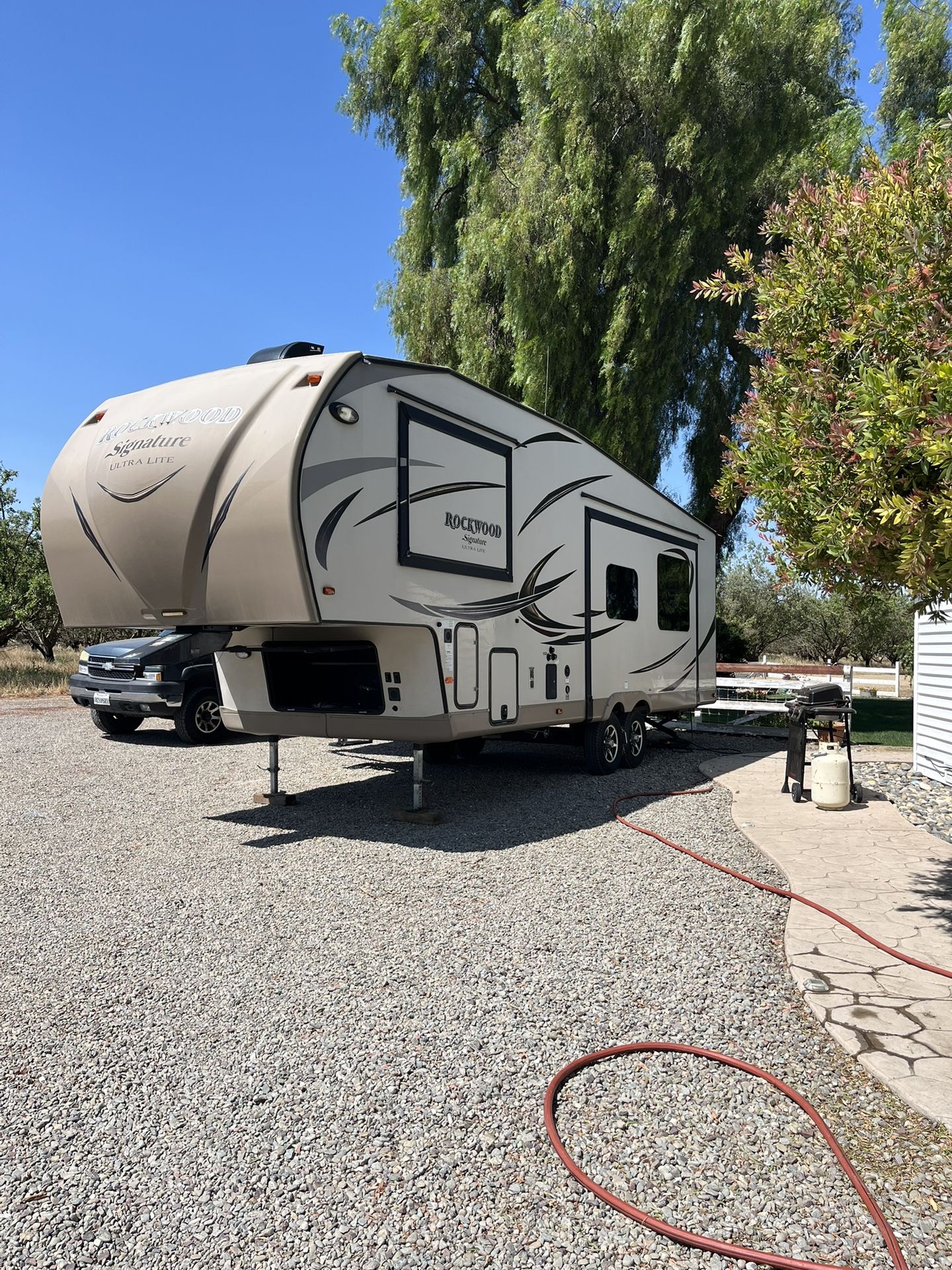 2016 Rockwood Forest River Signature ultra lite 5th Wheel