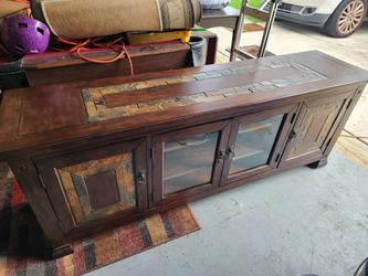 Entertainment center