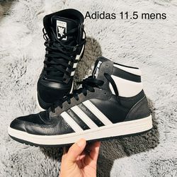 Adidas. Sneakers