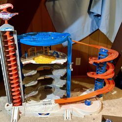 Hot Wheels Super Ultimate Garage
