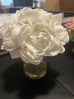 Artificial floral arrangement