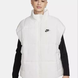 Nike Sportswear Women's Classic
Puffer Therma-FIT Loose Vest Small 
