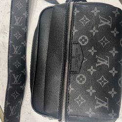 Lv bag messenger