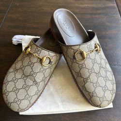 Women’s Gucci mule with Horsebit