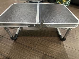 Folding portable laptop table