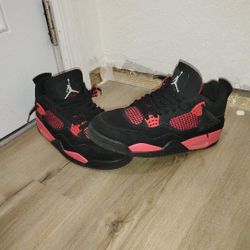 Jordan 4 Retro Red Thunders