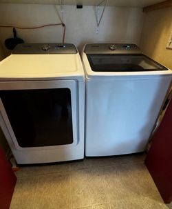 White Samsung Washer and Dryer Set