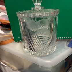 24% Lead Crystal Biscuit Jar W/Swirl Pattern & Flowers 8"H