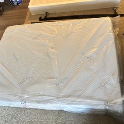 Brand new temper sealy pressure smart cooling mattress 13.5”  (queen size)