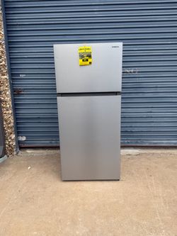 18 cu. ft. Top Freezer Refrigerator