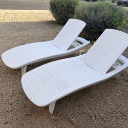 Set (2) Keter 78” White Adjustable Outdoor Patio Pool Chaise Lounge Chairs