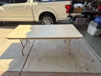 FREE 6’ folding table