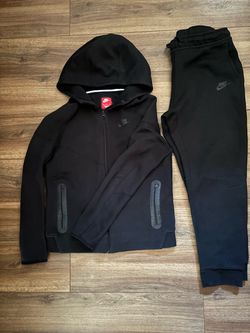 Boys XL Black Nike Tech $100