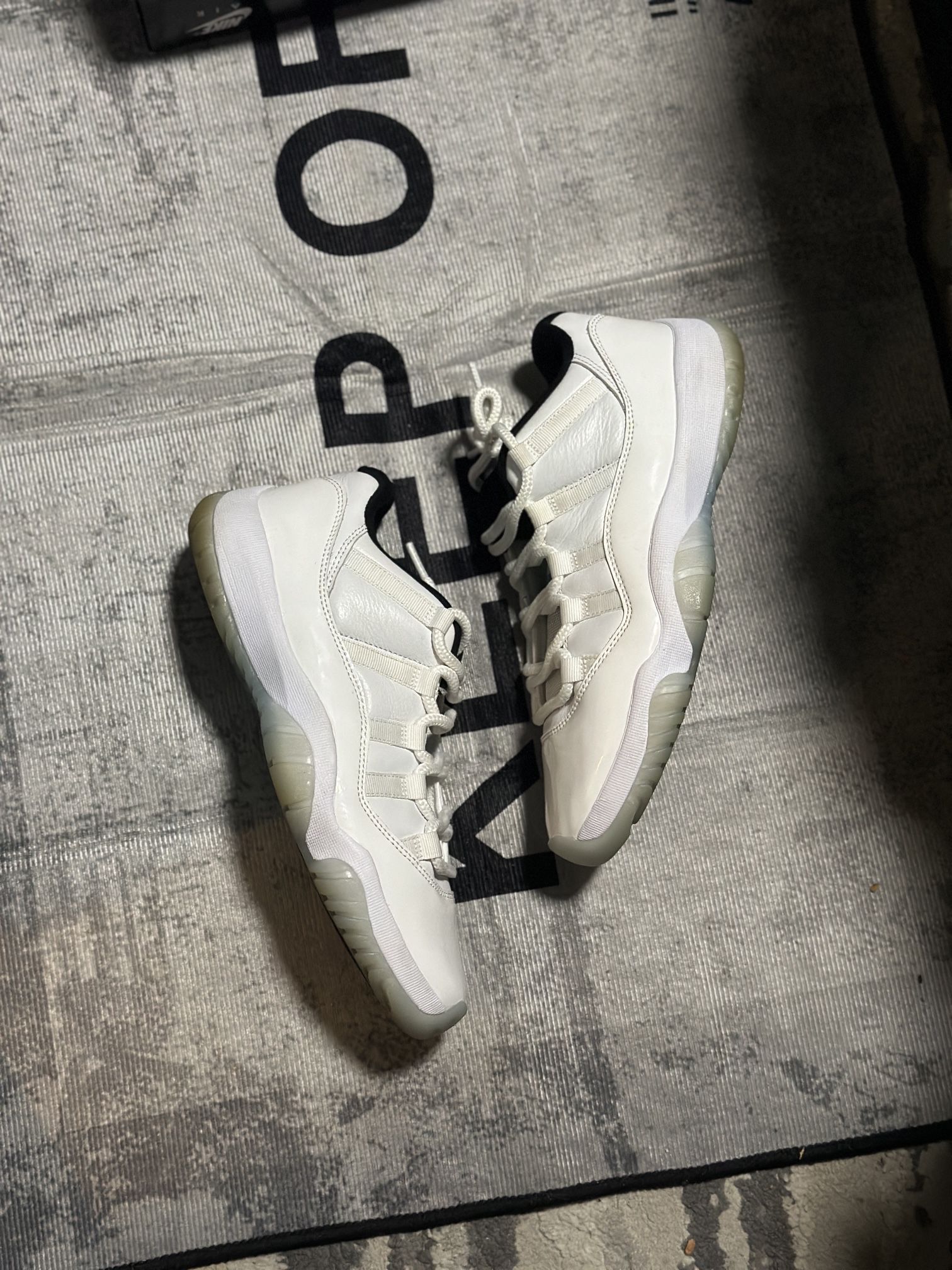 Jordan 11 Legend Blue Size 8