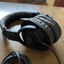 Audio-Technica ATH-M30x Professional Studio Monitor Headphones