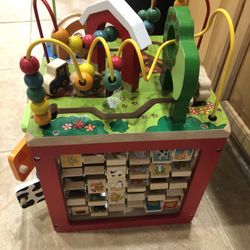 Battat – Wooden Activity Cube – Discover Farm Animals Activity Center