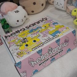 Mystery Sanrio Snack And Toy Bix