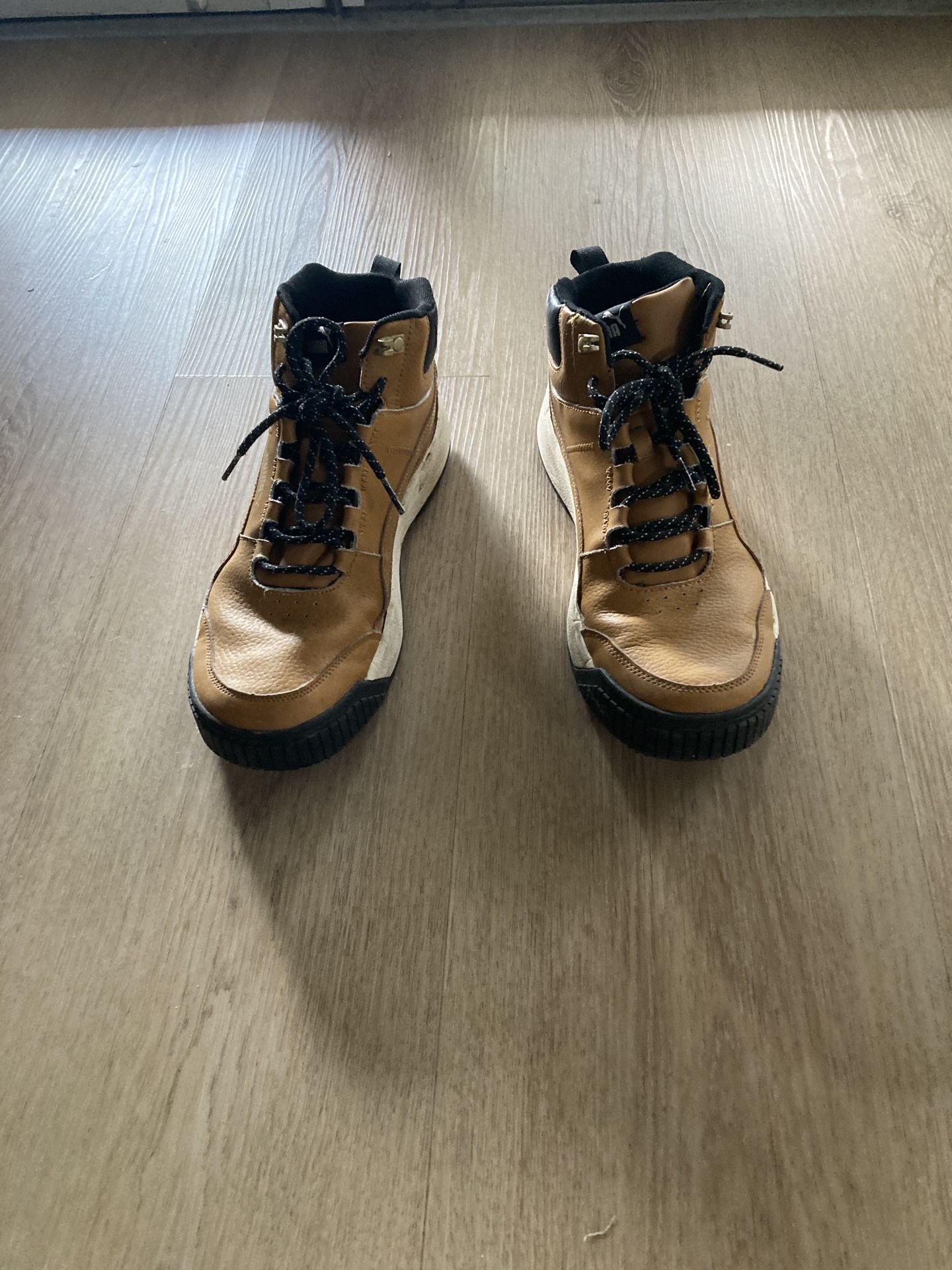 Puma Tan Sneakers