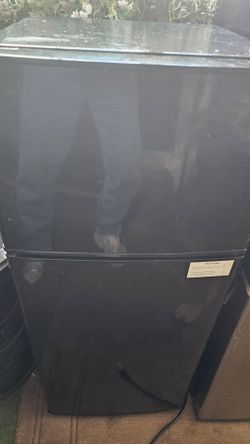 Dorm compact refrigerator  freezer
