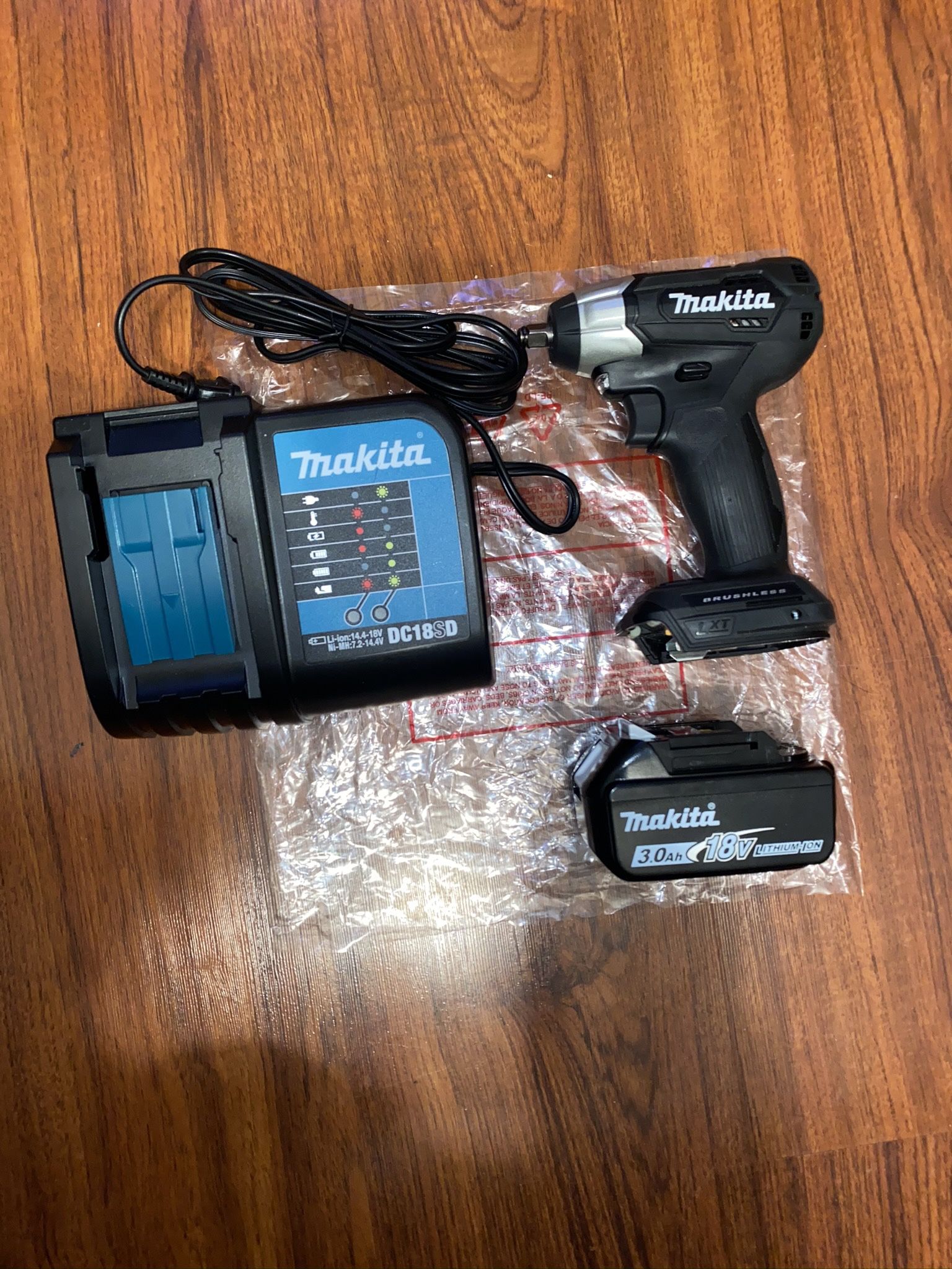 Makita Brushless Speed 3/8' Impact Wrench (XWT12ZB) (1) Ah