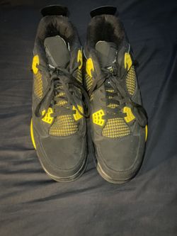 Jordan 4 Retro Thunder (size 11.5)