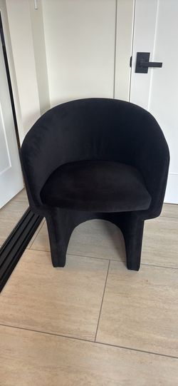 Barrel accent chair
