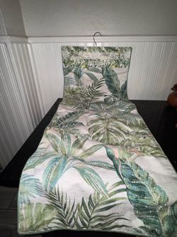 NWT Floral Table Runner