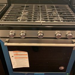 Nuw Scratch And Dent  Kitchen Aid  . Oven 6 Months Warranty 