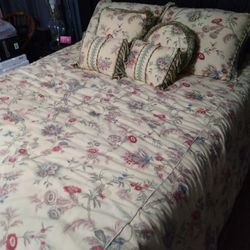 Vtg Complete Queen Size  Bed Set