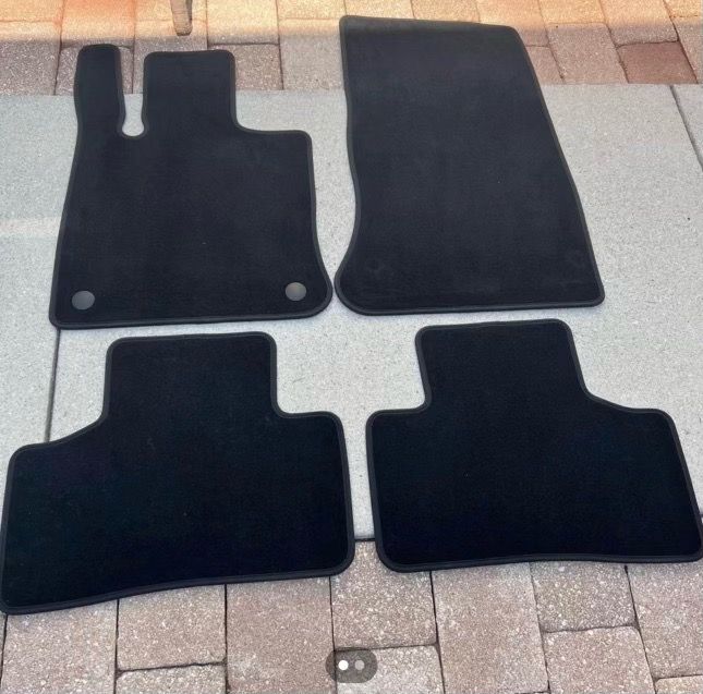 2023 GLC 300 Floor Carpet Mats